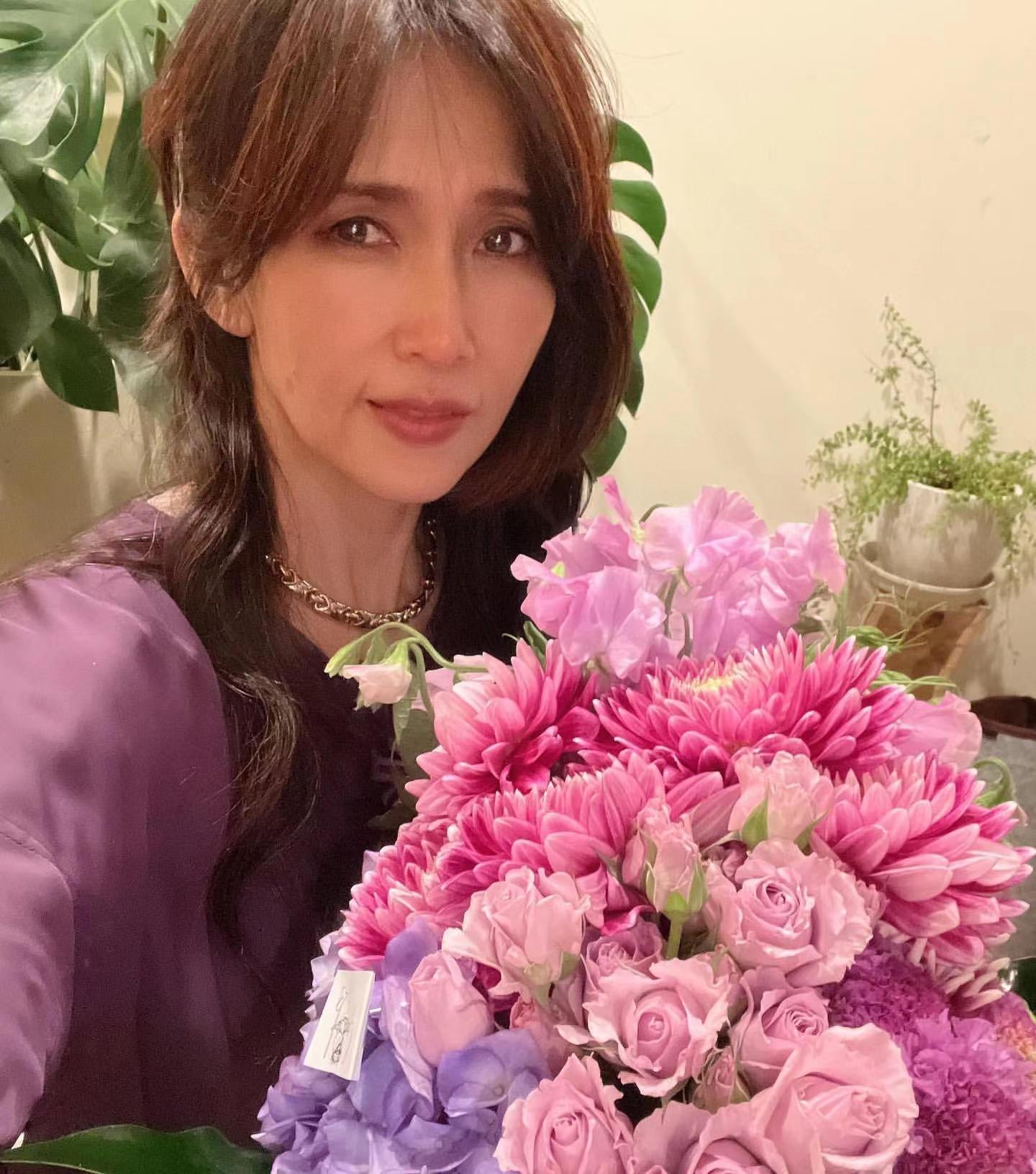 木村拓哉的老婆叫什么(木村拓哉晒玫瑰为爱妻52岁庆生)