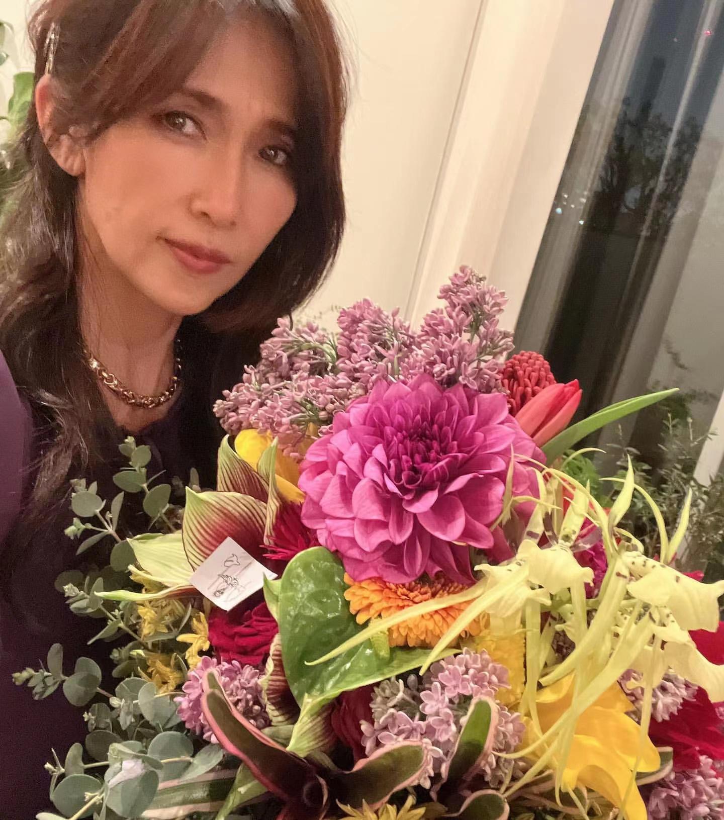 木村拓哉的老婆叫什么(木村拓哉晒玫瑰为爱妻52岁庆生)