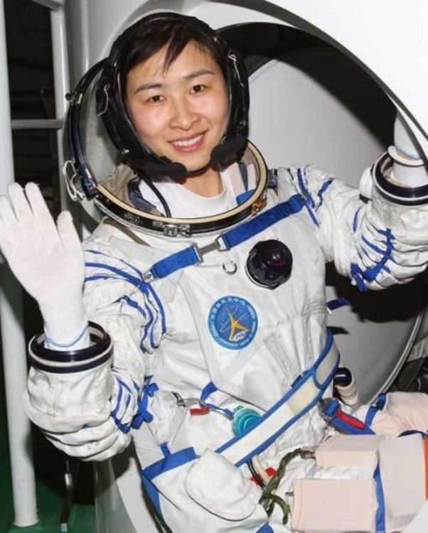 航天员真的需要拔指甲吗?航天员不能有疤痕是真的假的
