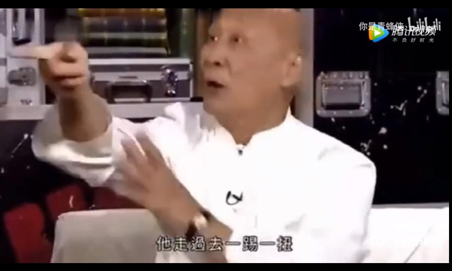 李小龙脚跟不着地图片，他的脚是一长一短吗？