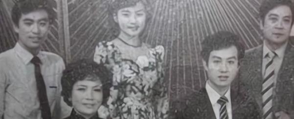 张宏民为什么至今单身,他的父母是谁?