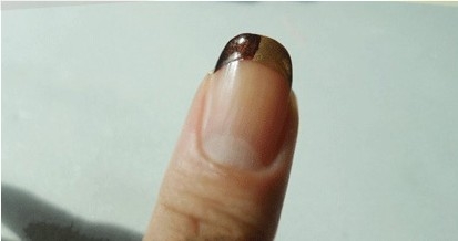 金色美甲图片 法式美甲教程