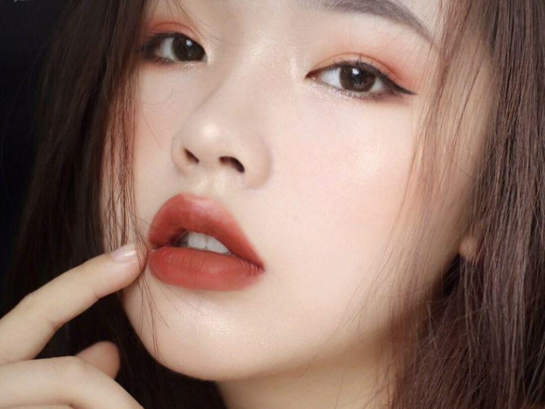 港风唇妆有什么特点？如何画好复古感唇妆？