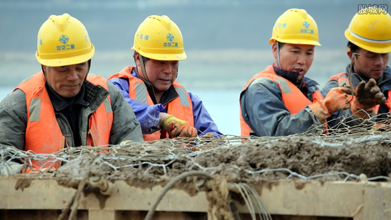 工人援建方舱医院