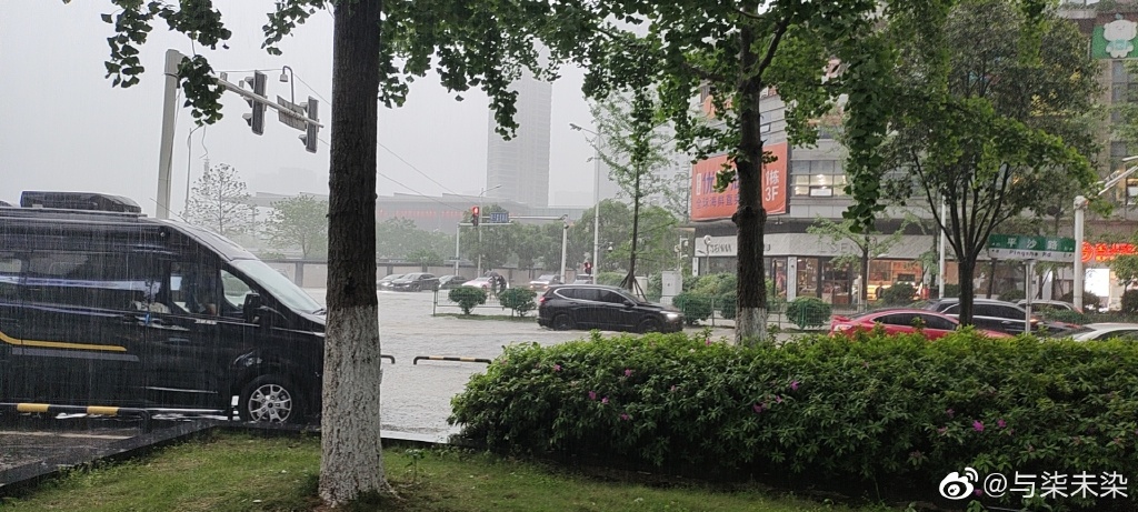 长沙发布暴雨红色预警 长沙连发暴雨冰雹预警