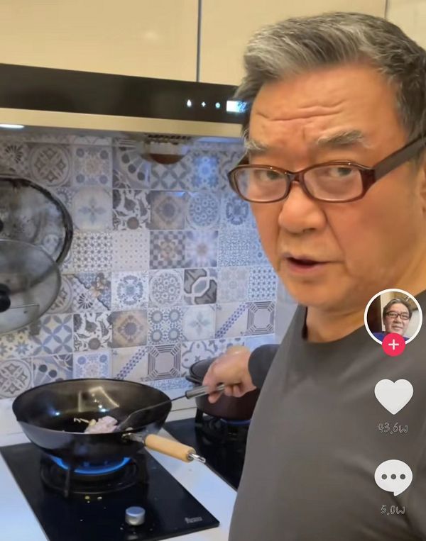 咋回事啊？吃了发的酱鸭拉肚子？李立群回应:假的