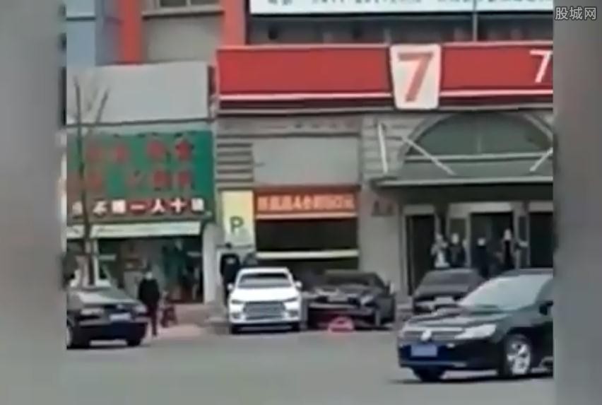 女子驾车撞死母亲