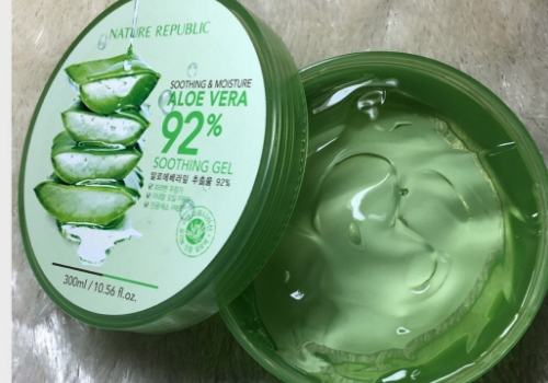 脸过敏发红痒可以用芦荟胶吗 可以挠抓