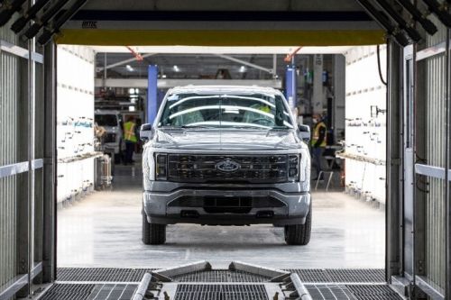 福特纯电动皮卡F-150 Lightning正式投产