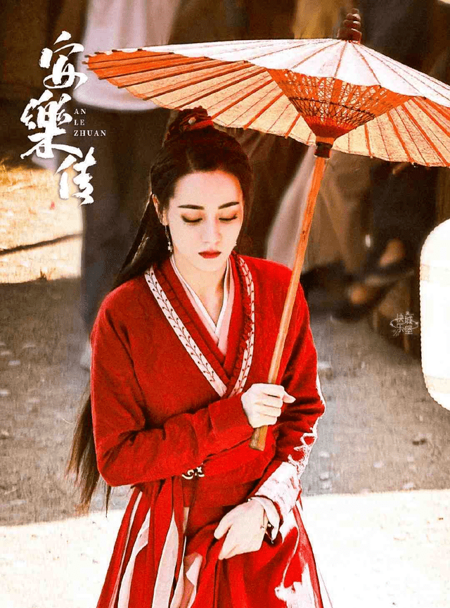 迪丽热巴红衣造型太绝 艳若桃李美得让人窒息