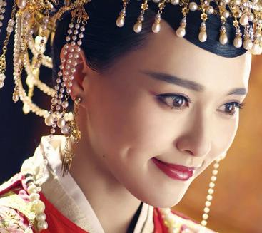 《锦绣未央》唐嫣百变红唇妆美出新高度