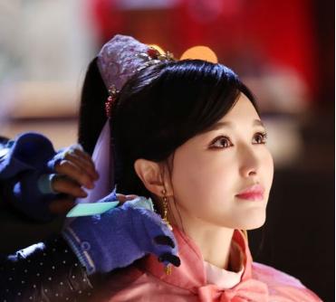 《锦绣未央》唐嫣百变红唇妆美出新高度