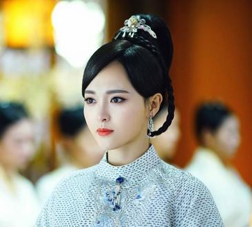 《锦绣未央》唐嫣百变红唇妆美出新高度
