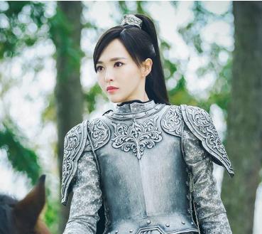 《锦绣未央》唐嫣百变红唇妆美出新高度