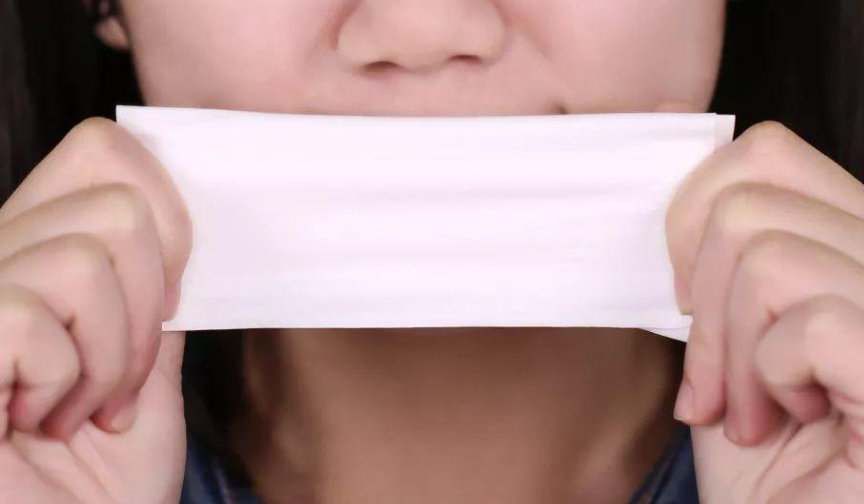 为什么别人的口红不掉妆？教你口红正确定妆！