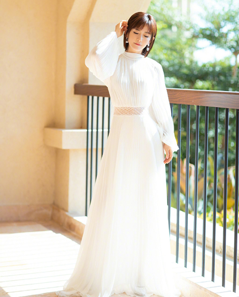 谢娜产后瘦身成功 穿白色长裙美若仙子