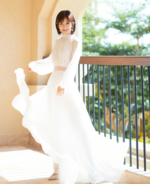 谢娜产后瘦身成功 穿白色长裙美若仙子