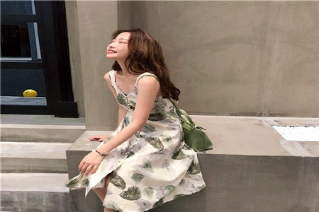 浪漫碎花裙，春秋必备的精美单品