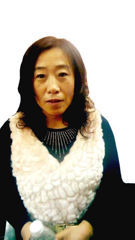 街拍时尚中年美女图