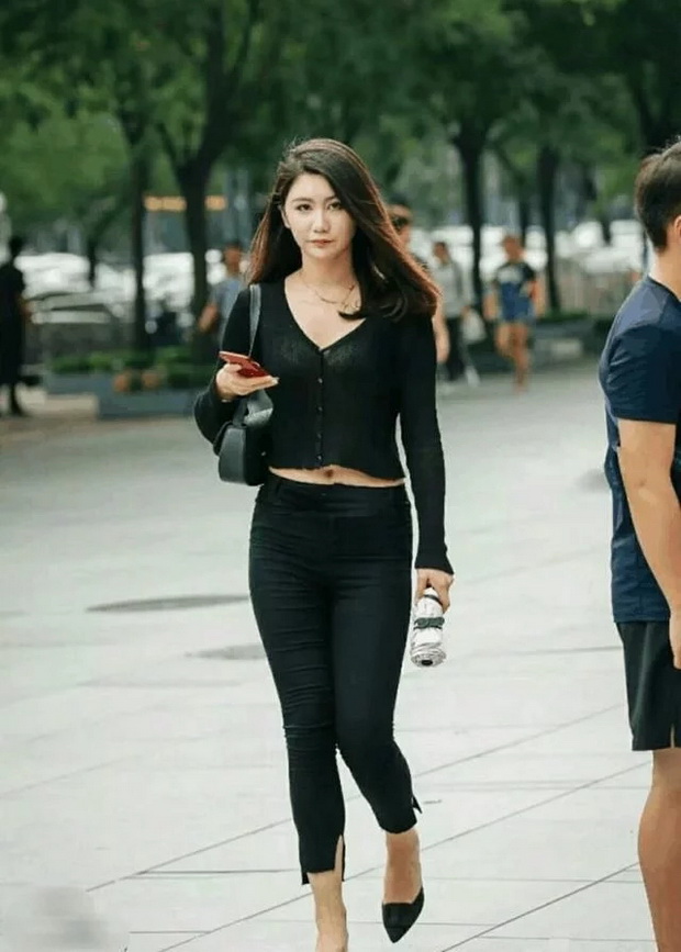 五月街拍: 三里屯美女们的日常穿搭