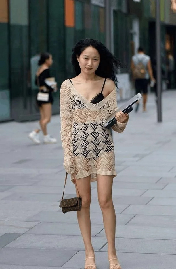 五月街拍: 三里屯美女们的日常穿搭