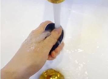 气垫粉扑化唇妆的方法 气垫粉扑和海绵哪个好