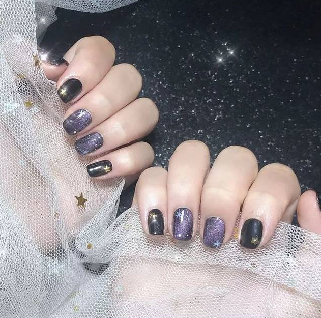 做完这款闪闪的星星美甲，你就是最自信的女王！