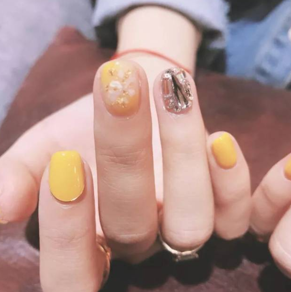 做完这款闪闪的星星美甲，你就是最自信的女王！