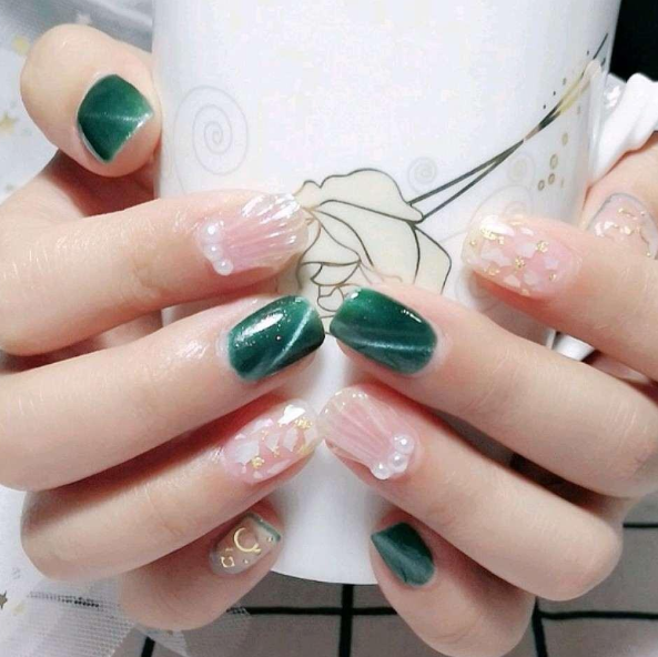 超级显白的美甲，手指上的流行色很适合春天哟！