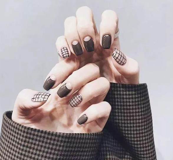 仙女当然要选择仙女一样的美甲呀？来看看有哪些好看的美甲吧！
