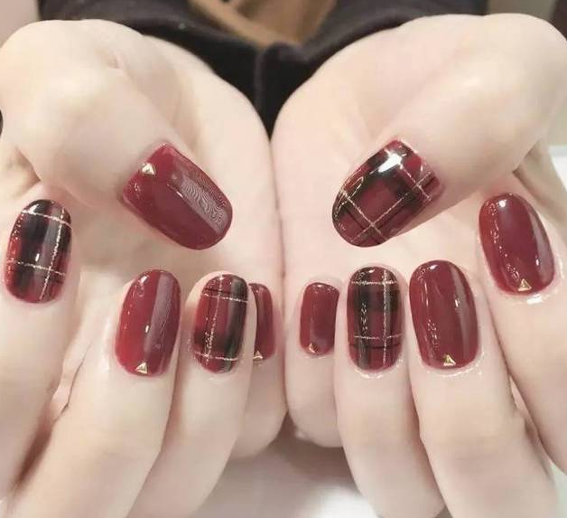 仙女当然要选择仙女一样的美甲呀？来看看有哪些好看的美甲吧！