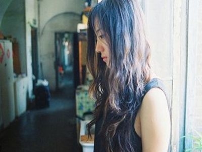 去老婆公司给她送药，听到门卫的话后我自扇耳光。