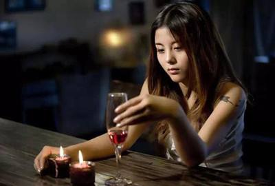 离婚前，我打了他，而他还在父母面前维护我