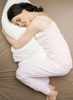 落枕怎么办 夏季落枕按摩手足法