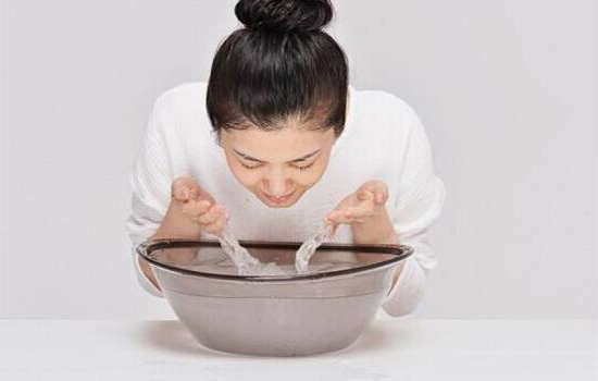 卸妆油会堵塞毛孔吗 卸妆油怎么用正确