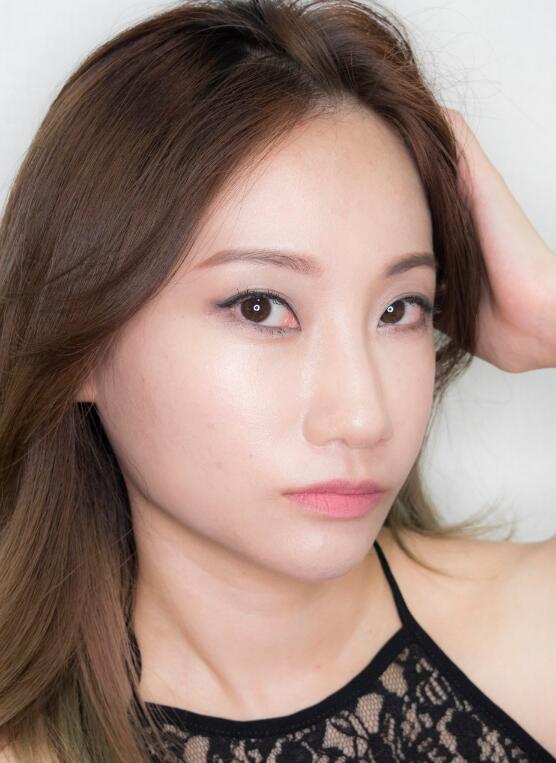 怎样画烟熏妆显甜美 小烟熏妆步骤教程