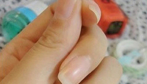 时尚闪亮美甲图片 法式美甲教程