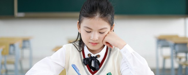 李耳是哪个朝代的 关于李耳的简介