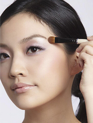 粉色眼影怎么化好看 粉色烟熏妆的画法