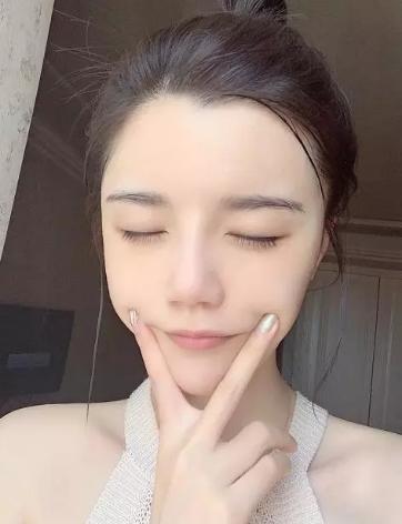 睡前敷面膜好还是睡醒敷比较好？