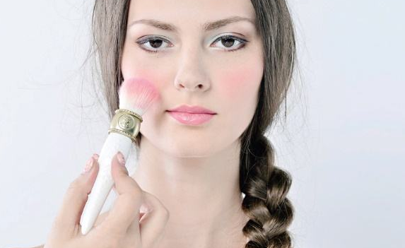 如何打造元气少女的妆感？腮红是一定不能少