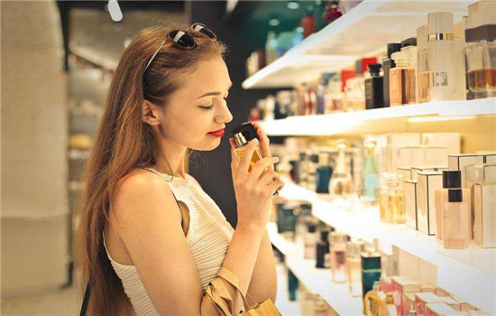 卸妆油适合什么肤质 卸妆油适合敏感肌肤吗
