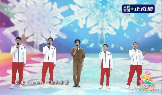 好燃！易烊千玺与奥运健儿在央视五四晚会合唱