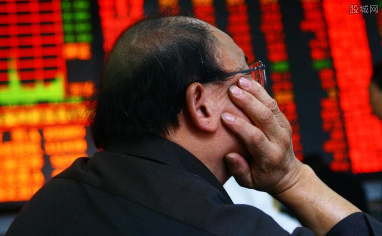宁德时代大跌8.15%