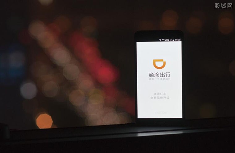 网约车掉头撞车