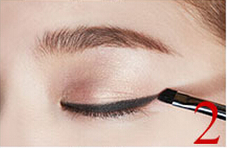 韩彩英仿妆 韩式小烟熏妆的画法