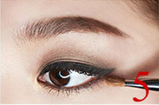 韩彩英仿妆 韩式小烟熏妆的画法