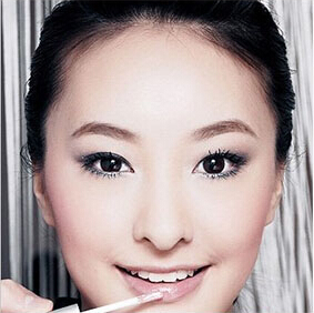 华丽美妆怎么画 韩式小烟熏妆的画法