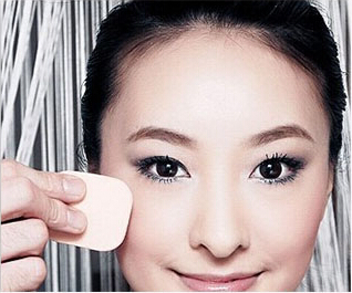 华丽美妆怎么画 韩式小烟熏妆的画法