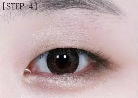 单眼皮怎么画眼妆淡妆 淡妆眼线的化妆步骤